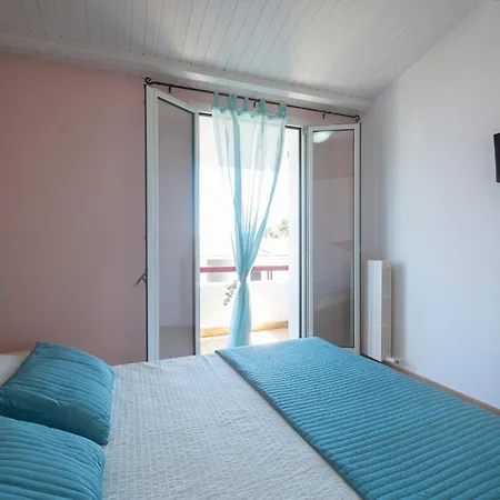 131 - Trilocale Al Secondo Piano A Con Garage, Climatizzato E Ben Arredato, A 200 Mt Dal Mare - Inclusa Nel Prezzo Appartamento Marcelli